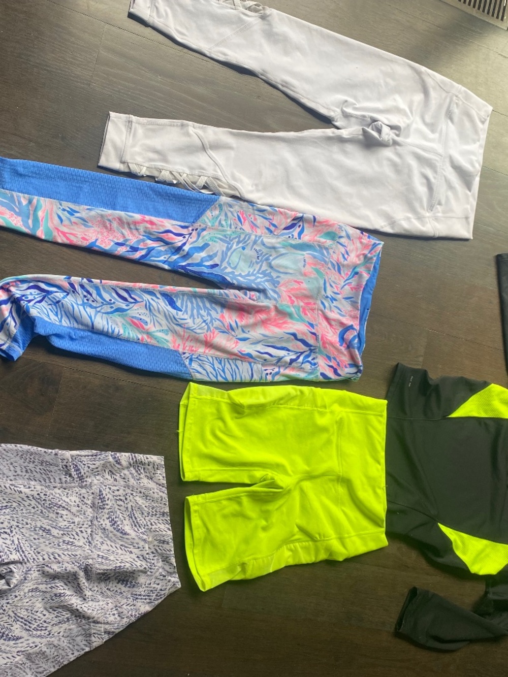 Woman’s exercise clothes   Sz s